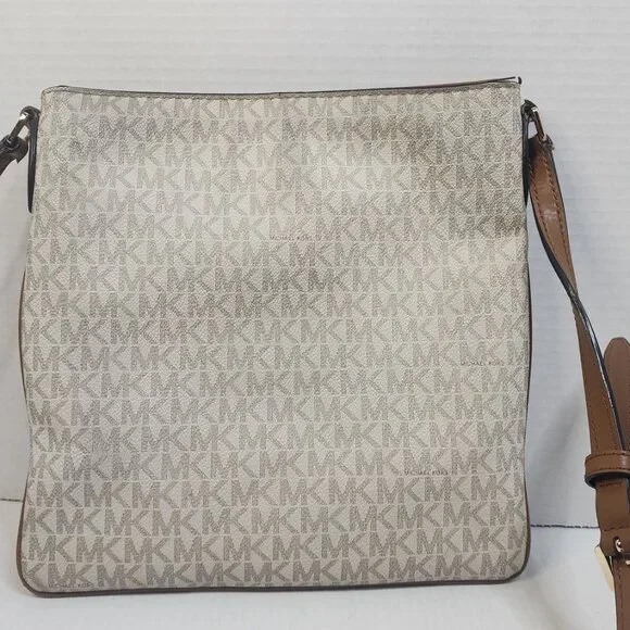 Michael Kors, the Jet Set Signature Logo Small Flat Crossbody Bag - Picture 4 of 12